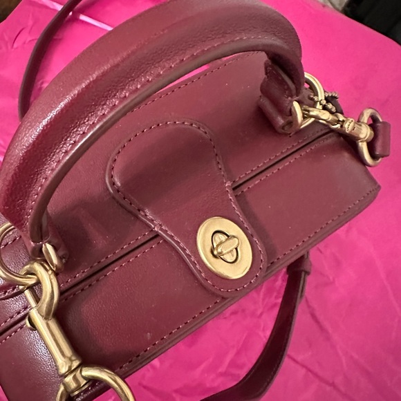 Burgundy Coach crossbody bag. Button open. Long shoulder strap. Leather. - Picture 6 of 6